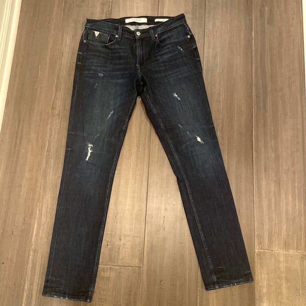 Men’s slim tapered dark blue Guess denim.